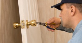 Emergency Locksmith Tampa Service Specialist