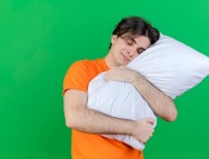 Sleeping Without a Pillow: Explore its Benefits and Risks | Sleepify