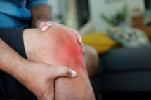 Swollen Kneecap? You May Have Bursitis | Knee Clinic Near Me Manchester & Cheshire